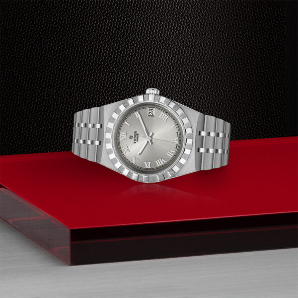 Tudor Royal   284000001